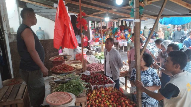 Akbar Ali Pantau Komoditas di Pasar Lakessi, Jaga Tetap Stabil dan Terkendali