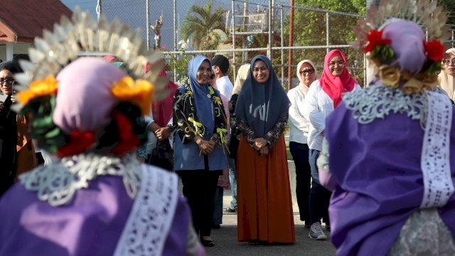 Bupati Luwu Utara, Indah Putri Indriani beserta jajaran, serta Tim Penggerak (TP) PKK Luwu Utara, antusias menyambut kedatangan Pj Ketua TP PKK Sulsel, Sofha Marwah Bahtiar, di Rumah Jabatan Bupati, Sabtu, 4 November 2023.