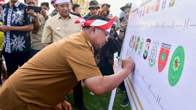 Deklarasi Pemilu Damai dan Netralitas Aparatur Sipil Negara (ASN) digelar di Lapangan Pancasila, Kota Palopo, Minggu, 5 November 2023.