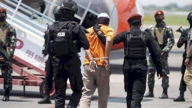 Tim Densus 88 Antiteror Polri saat menangkap pelaku terduga terorisme di Lampung. Terbaru, Jubir Densus 88 Polri, Kombes Pol. Aswin Siregar mengatakan telah menangkap lagi dua orang terduga teroris yang akan menganggu Pemilu 2024.
