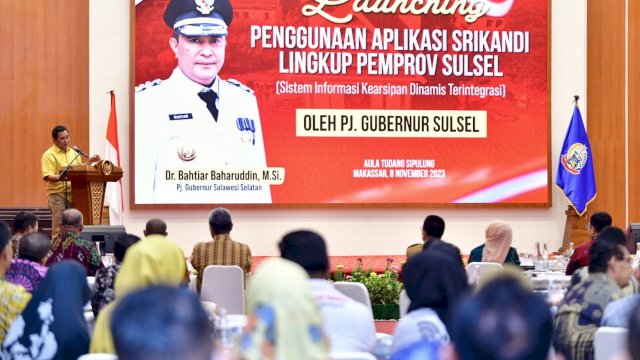 Launching Penggunaan Aplikasi SRIKANDI di Aula Tudang Sipulung, Rabu malam, 8 November 2023.
