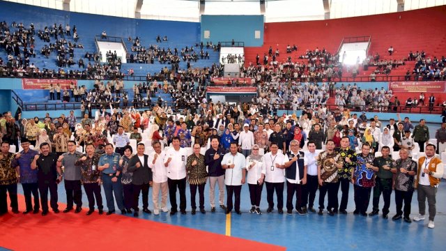 Penjabat Gubernur Sulsel, Bahtiar Baharuddin, mengumpulkan seluruh penyuluh pertanian di Sulsel, untuk membahas budidaya pisang. Pertemuan tersebut dilaksanakan di GOR Sudiang Makassar, Kamis, 9 November 2023. 
