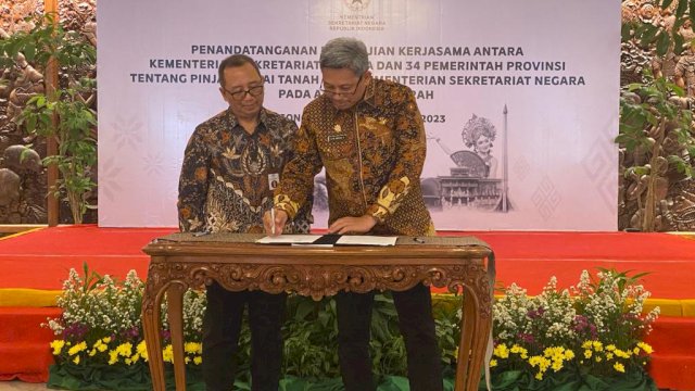 Penjabat Sekretaris Daerah Provinsi Sulawesi Selatan, Andi Muhammad Arsjad menghadiri acara Penandatanganan Perjanjian Kerjasama pinjam pakai tanah milik Kementerian Sekretariat Negara, di Sasono Utomo, Taman Mini Indonesia Indah, Jakarta Timur, Rabu, 8 November 2023.