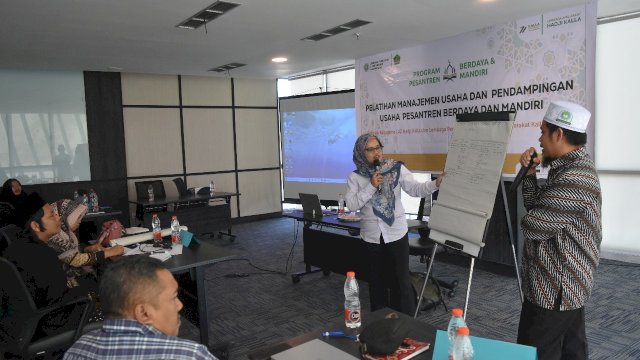 Tingkatkan Kemandirian Pesantren, LAZ Hadji Kalla dan LPPM Kalla Institute Gelar Pelatihan 