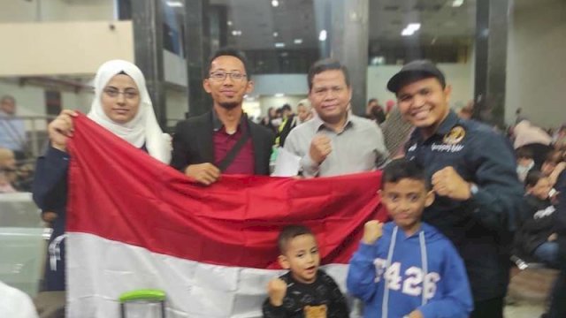 Satu keluarga Warga Negara Indonesia (WNI) atas nama Hussien, telah berhasil dievakuasi dari Gaza, Palestina, pada Minggu, 12 November 2023.