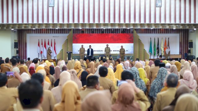 Ratusan Guru Parepare Silaturahim Bersama Pj Wali Kota, Terharu Hingga Sedih