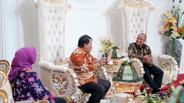 Gubernur Sulsel, Andi Sudirman Sulaiman menerima kunjungan Bupati Nganjuk, Marhaen Djumadi di Rumah Jabatan Gubernur Sulsel, Kamis 6 Juli 2023.