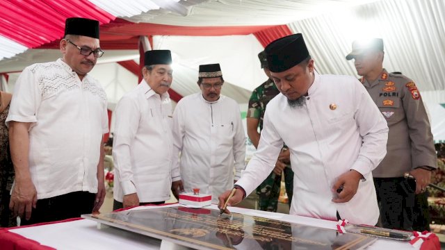 Gubernur Sulsel, Andi Sudirman Sulaiman, meresmikan Pondok Pesantren (Ponpes) Tahfidzul Qur&rsquo;an Ibrahim, Kelurahan Uluwale, Kecamatan Watangpulu, Kabupaten Sidrap, Sabtu, 29 Juli 2023.