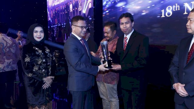 Unhas Unjuk Prestasi di Dunia Pendidikan, Sebet Anugerah Emas SNI 2023