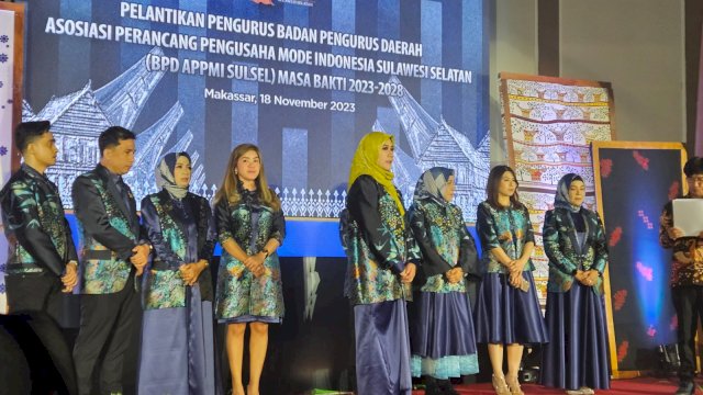 Pengurus Asosiasi Perancang Pengusaha Mode Indonesia (APPMI) Sulsel Periode 2023 - 2028 resmi dikukuhkan, di Hotel Aston Makassar, Sabtu malam, 18 November 2023.