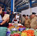 Pantau Harga Bahan Pokok di Pasar Tradisional Batangase Maros, Pj Gubernur: Perlu Lebih Agresif Atasi Inflasi