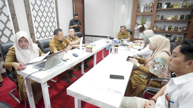 Plh Sekretaris Daerah Sulsel, Andi Muhammad Arsjad, memimpin Rapat Pengadaan Cadangan Pangan Pemerintah (CPP) Provinsi Sulsel, di Ruang Rapat Sekda Sulsel, Selasa, 21 November 2023.