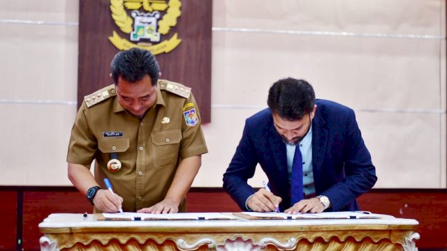 Penandatanganan Memorandum of Understanding (MoU)&nbsp;tentang pembelian hasil budidaya pisang cavendish, di Kantor Gubernur Sulsel, Senin, 27 November 2023.