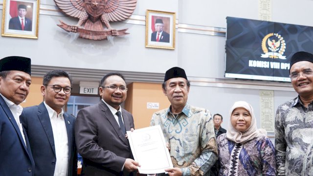 Rapat Kerja Menteri Agama Yaqut Cholil Qoumas dan jajarannya dengan Komisi VIII DPR RI di Senayan, Jakarta.