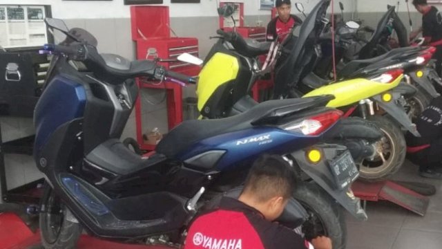 Begini Cara Rawat Kendaraan Yamaha saat Musim Hujan 