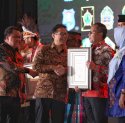Wali Kota Danny Pomanto Terima Penghargaan Kota Sehat Kategori Padapa dari Menkes RI
