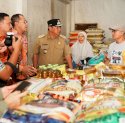 Operasi Pasar Jelang Natal dan Tahun Baru di Makassar, Pj Gubernur Bahtiar Kunjungi Pasar Toddopuli