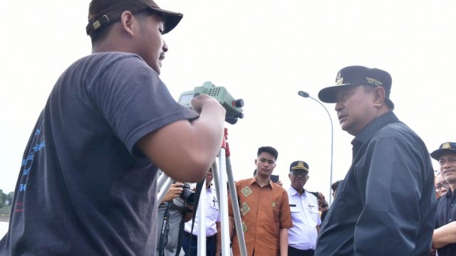 Pj Gubernur Bahtiar meninjau Stasiun Pasang Surut Air Laut, alat yang salah satu fungsinya untuk mendeteksi dini tsunami (Early warning system/Ina-TEWS).
