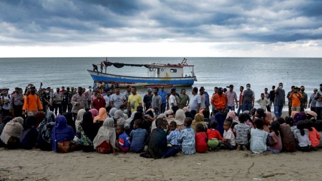 Mahfud MD: Pemerintah Akan Siapkan Lokasi Sementara Rohingya