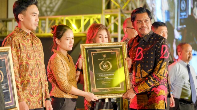 Bapenda Makassar Berikan Penghargaan 300 Wajib Pajak Berprestasi di TAX Award 2023