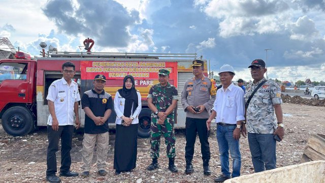 Antisipasi Banjir, Pemkot Parepare Bersama Dandim-Polres Bersihkan Drainase Pasar Lakessi