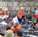 Antisipasi Banjir di Musim Penghujan, Danny Turun Langsung Bersihkan Sampah di Kanal