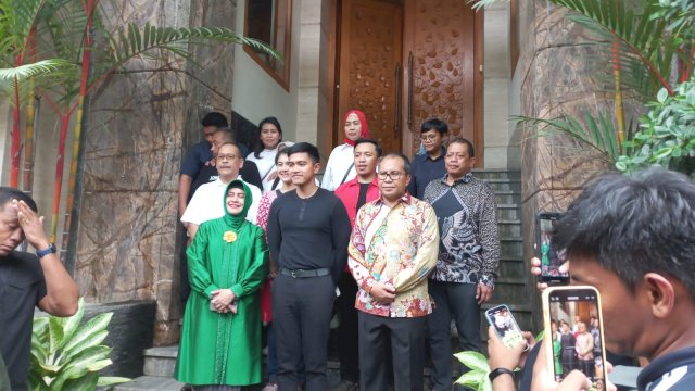 SAFARI POLITIK. Ketua Partai PSI Kaesang Pangarep saat berkunjung di kediaman Walikota makassar Danny Pomanto. (Foto:Fitri/portalmedia.id) 