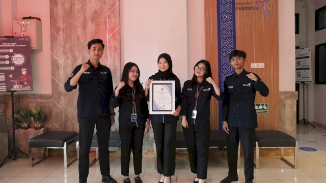 PENGHARGAAN. Poltekpar Makassar meraih penghargaan APIEM 2023. (Foto:Ist/HumasPoltekparMakassar)