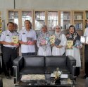 Perkaya Referensi, Dinas Perpustakaan Kota Makassar Terima Karya Tulis dari SDN Sudirman IV