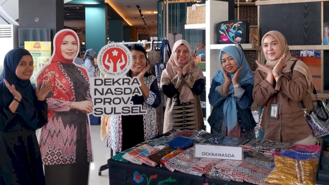 Dewan Kerajinan Nasional Daerah Provinsi Sulawesi Selatan turut mengikuti acara UMKM Fiesta 2023 di Mercure Hotel, Makassar, Kamis, 21 Desember 2023.

