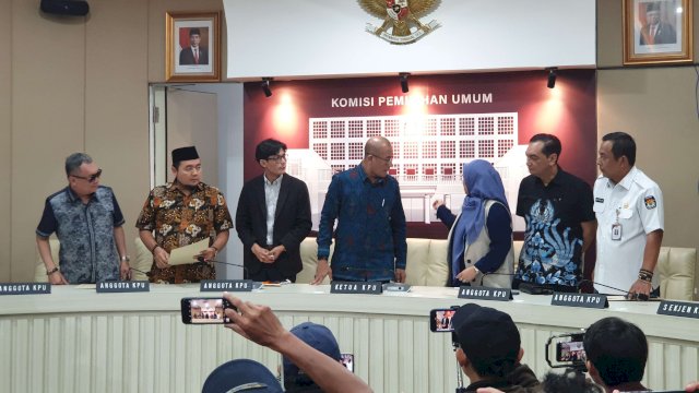KPU RI saat melakukan konferensi pers jelang debat capres-cawapres kedua Pilpres 2024, di Kantor KPU RI, Jakarta, Kamis, 21 Desember 2023.