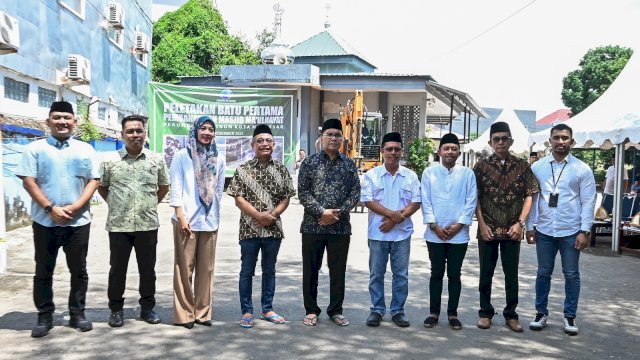 Wali Kota Makassar Lakukan Prosesi Peletakan Batu Pertama  Pembangunan Majid Ma'ulhayat di Kompleks PDAM 