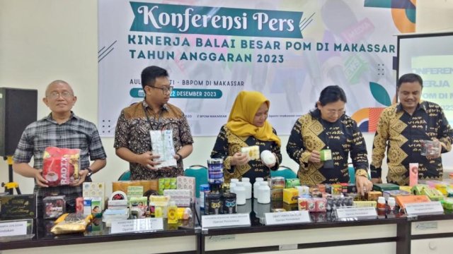 Sejumlah obat terlarang hingga kosmetik ilegal yang diamankan BBPOM Makassar sepanjang 2023/Int