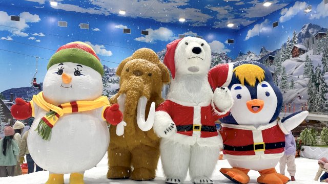 Nikmati Keseruan Akhir Tahun di Pengunungan "Alpen Swiss" Trans Snow World  Makassar