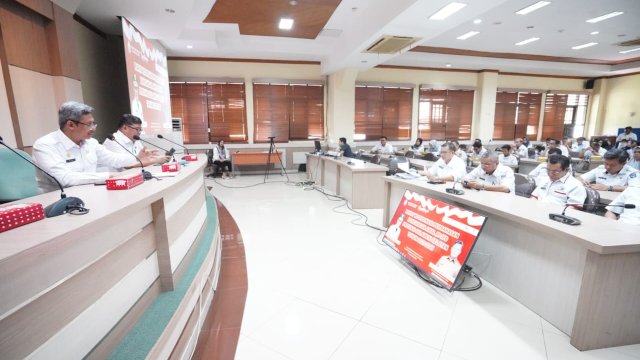 Rapat Koordinasi Pembahasan Rancangan Awal RPJPD Provinsi Sulsel Tahun 2025-2045, di Ruang Mamminasata, Gedung Bappelitbangda, Kompleks Kantor Gubernur Sulsel, Rabu, 27 Desember 2023.