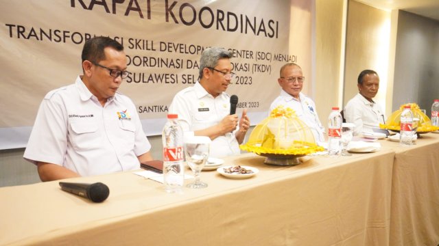 Rapat Koordinasi Transformasi Skill Development Center (SDC) Menjadi Tim Koordinasi Daerah Vokasi (TKDV) Sulawesi Selatan Tahun Anggaran 2023, di Hotel Santika, Makassar.