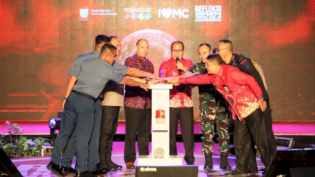 Komitmen Makassar Kota Low Carbon, Danny Pomanto Launching Bus Sekolah Listrik