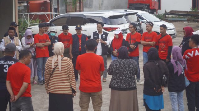 BLUSUKAN. Ketua TPD Sulsel Ganjar-Mahfud Sulsel, dr Udin Malik memimpi. gerakan blusukan serentak di 15 kecamatan se-Kota Makassar untuk mensosialisasikan Ganjar-Mahfud. 