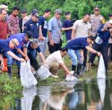 8.000 Bibit Ikan Nila Ditebar di Kampus Biru 