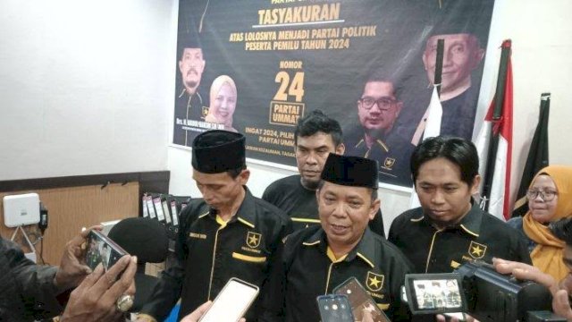 DAKWAH. Partai Ummat Sulsel saat mendaftarkan calegnya di KPU Sulsel. Partai Ummat menerapkan strategi dakwah saat kampanye.