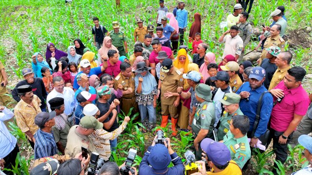 Pj Gubernur Bahtiar Baharuddin mendorong masyarakat untuk memanfaatkan dana KUR yang disiapkan pemerintah.