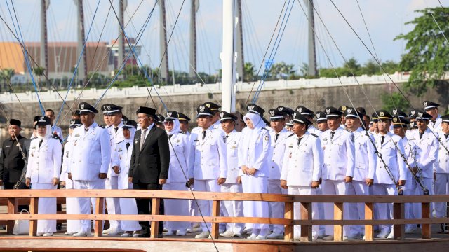 PELANTIKAN. Wali Kota Makassar Moh Ramdhan 'Danny' Pomanto melantik pejabat pimpinan tinggi pratama atau eselon II hasil job fit di lingkup Pemkot Makassar. Total ada 12 pejabat eselon II yang posisinya bergeser.
