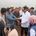 Petani di Malino Mengeluh Kekurangan Modal, Pj Gubernur Bahtiar Telepon Bank Sulselbar untuk Salurkan KUR