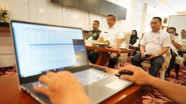 Rapat Koordinasi Pengendalian Inflasi secara virtual di Baruga Lounge, Kantor Gubernur Sulsel, Rabu, 3 Januari 2023.