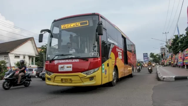 MASIH BERSOAL. Pemerintah Provinsi Sulsel (Pemprov) Sulsel telah bersurat ke Kementrian Perhubungan, terkait persoalan Teman Bus.