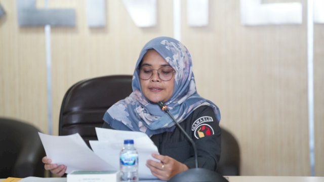 Anggota Bawaslu Lolly Suhenty