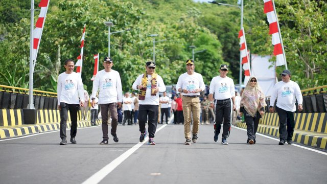Pj Gubernur Bahtiar Resmikan Jembatan Akbar di Kelurahan Wattang Bacukiki Parepare