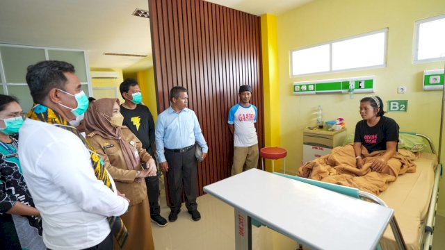 Pj Gubernur Sulsel, Bahtiar Baharuddin, berkunjung di RSUD Andi Makkasau Kota Parepare, Selasa, 9 Januari 2024