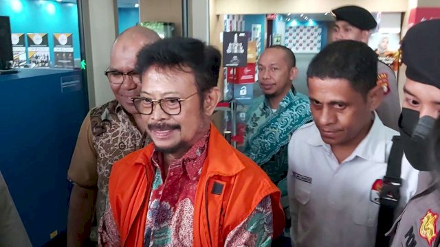 Mantan Mentan SYL usai diperiksa Dewas KPK.