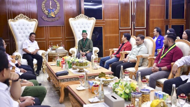 Kelompok Mahasiswa Cipayung Plus Sulsel menemui Penjabat Gubernur Sulsel, Bahtiar Baharuddin, di Kantor Gubernur, Rabu, 10 Januari 2024, untuk bersilaturahmi.